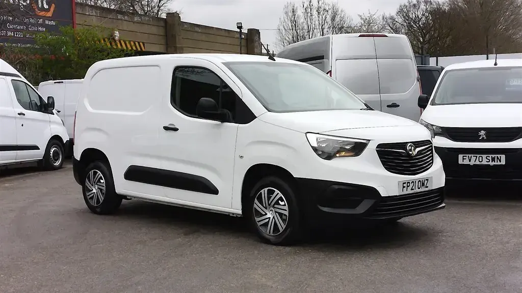 Used Vauxhall Combo 100 HP (73 kW) 2021 White MPV