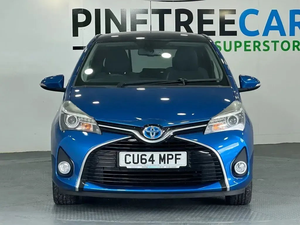 Used Toyota Yaris 101 HP (74 kW) 2014 Blue Hatchback
