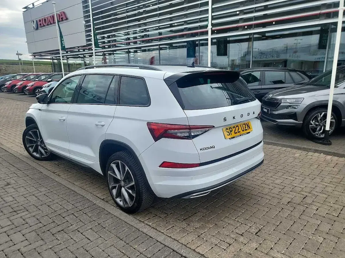 Used Skoda Kodiaq SportLine 110 HP (80 kW) 2022 Moon white metallic SUV