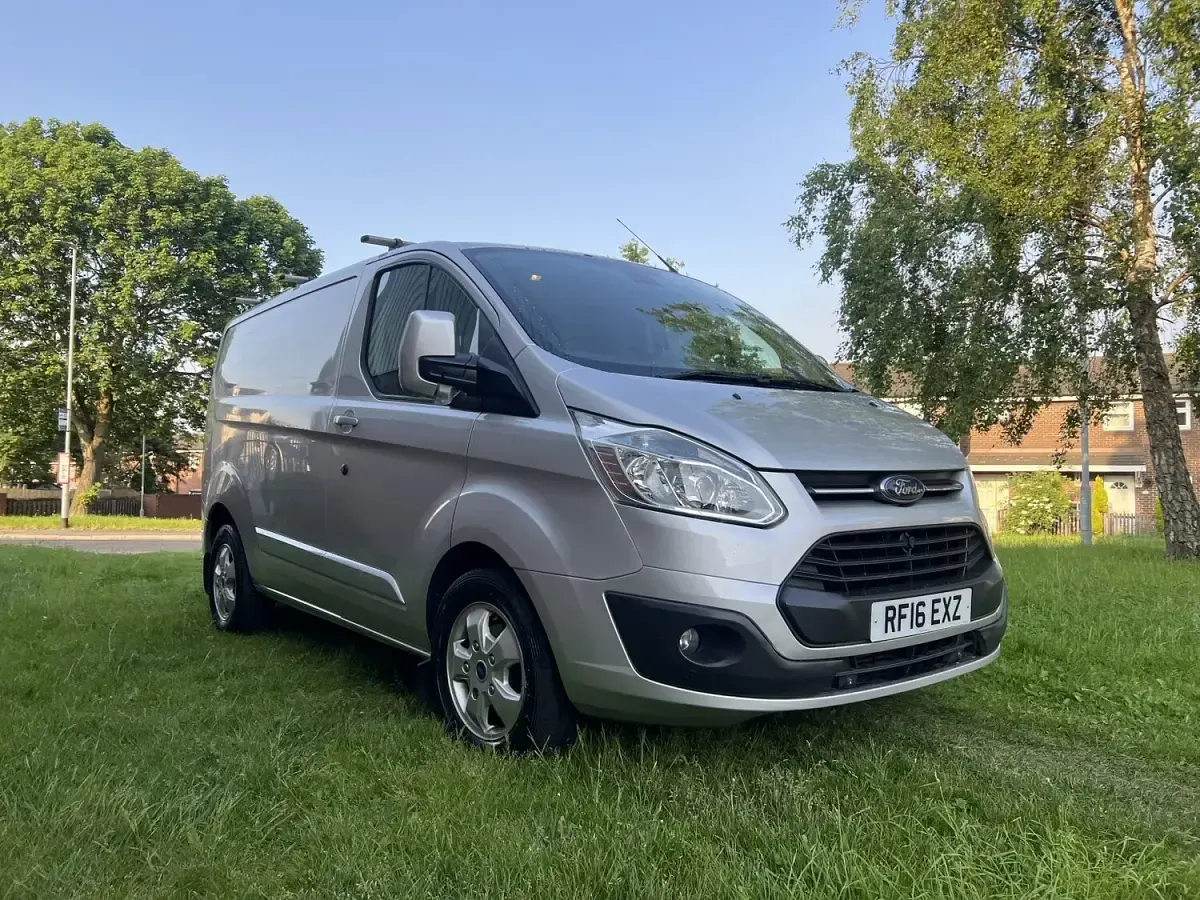 Used Ford Transit Custom Limited 125 HP (91 kW) 2016 Silver Van
