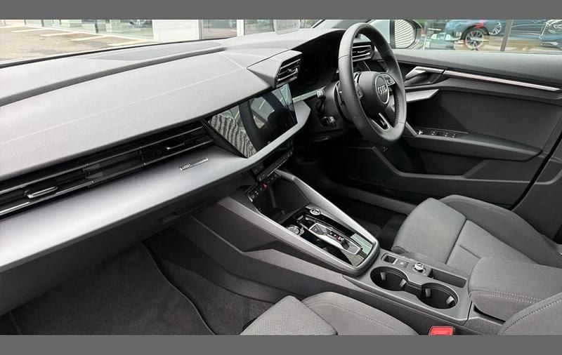 Begagnad Audi A3 e-tron Sport 200 HK (147 kW) 2025 Grå Halvkombi