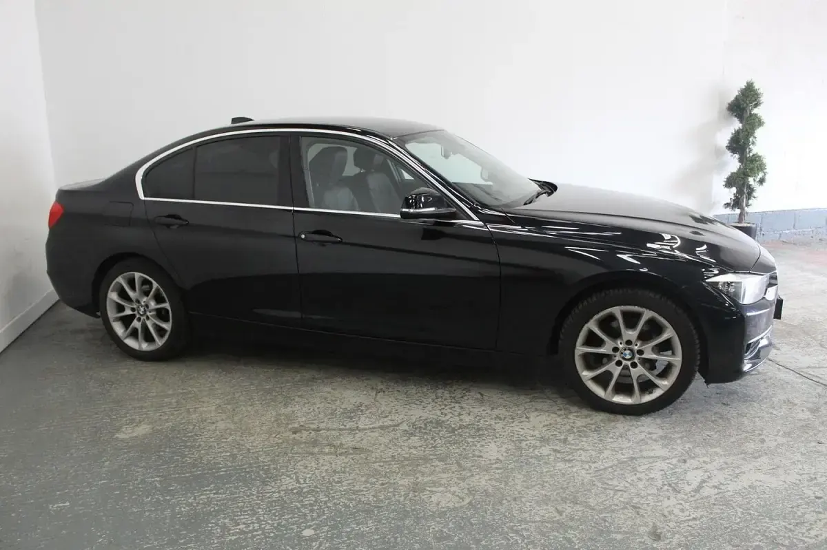Used BMW 320 Luxury Line 184 HP (135 kW) 2014 Black Sedan
