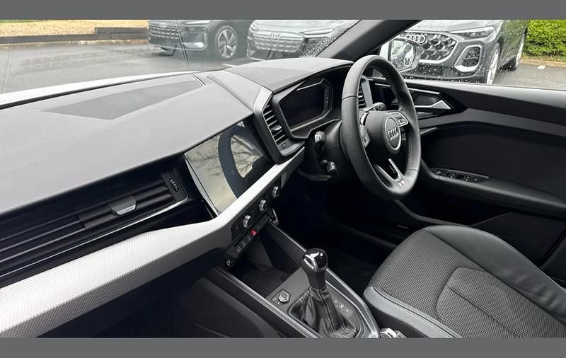 Usado Audi A1 S-Line 147 CV (108 kW) 2025 Blanco SUV