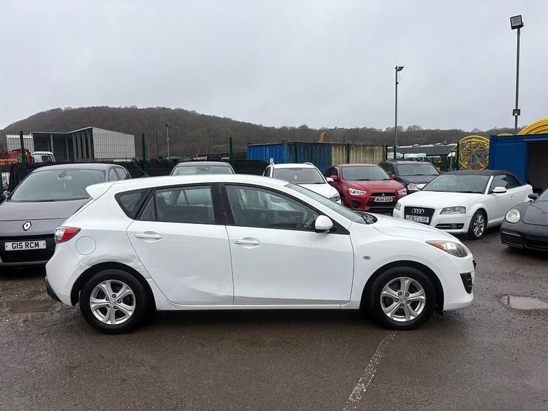 Used Mazda 3 115 HP (84 kW) 2012 White Hatchback