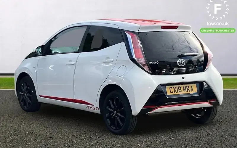 Used Toyota Aygo x-press 69 HP (50 kW) 2018 White Hatchback