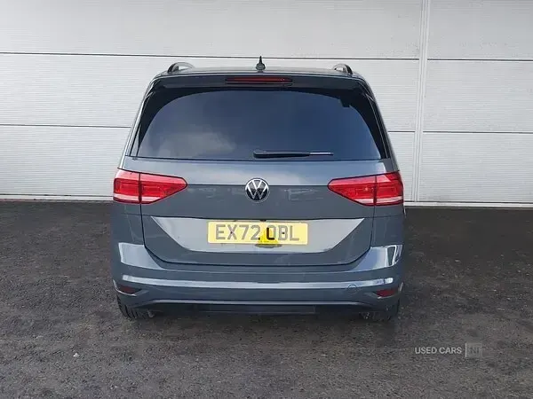 Usado VW Touran Family 150 HP (110 kW) 2022 Cinzento Monovolume