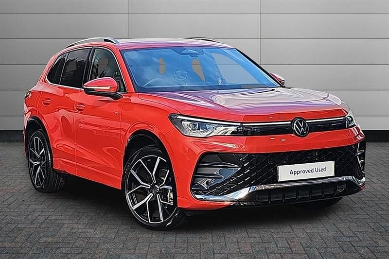 Persimmon red Used 2025 VW Tiguan R-line SUV | £31,491 (Fair price) - Image 1/3