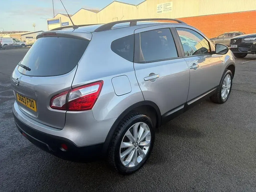 Used Nissan Qashqai 360º 117 HP (86 kW) 2013 Silver SUV