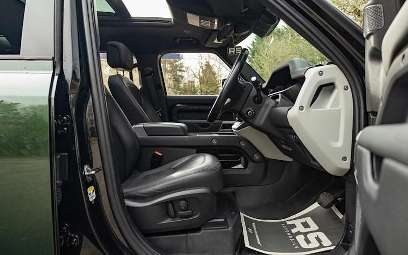 Used Land Rover Defender HSE 300 HP (220 kW) 2024 SUV