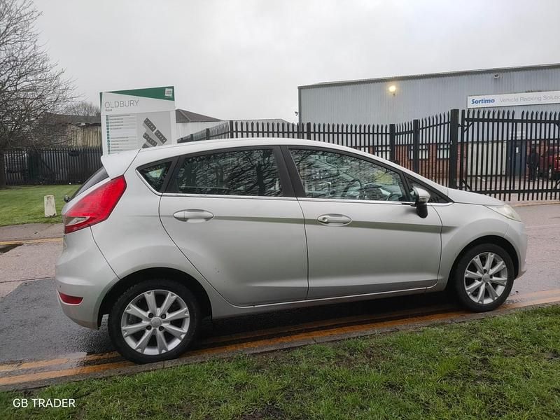 Used Ford Fiesta Zetec 96 HP (70 kW) 2009 Silver Hatchback