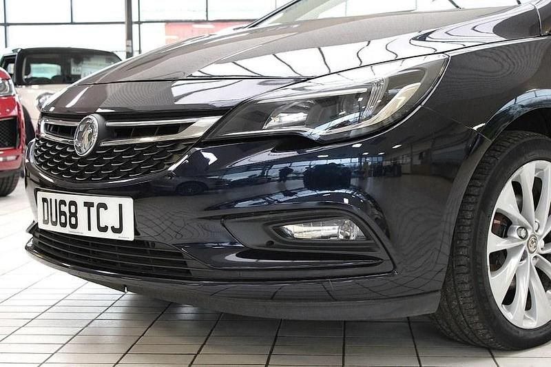 Used Vauxhall Astra Design Edition 105 HP (77 kW) 2018 Blue Estate