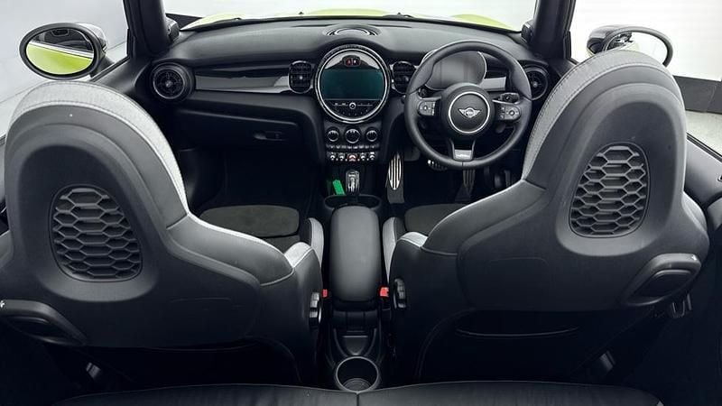 Używany Mini John Cooper Works 228 KM (167 kW) 2022 Żółty Hatchback