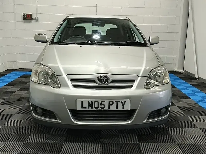 Used Toyota Corolla 110 HP (80 kW) 2005 Silver Hatchback
