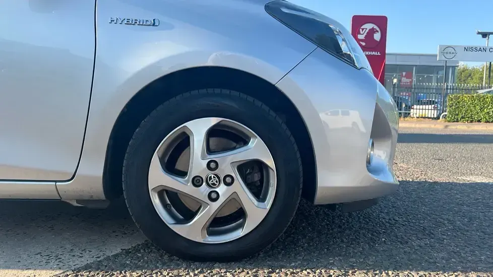Used Toyota Yaris 100 HP (73 kW) 2016 Silver