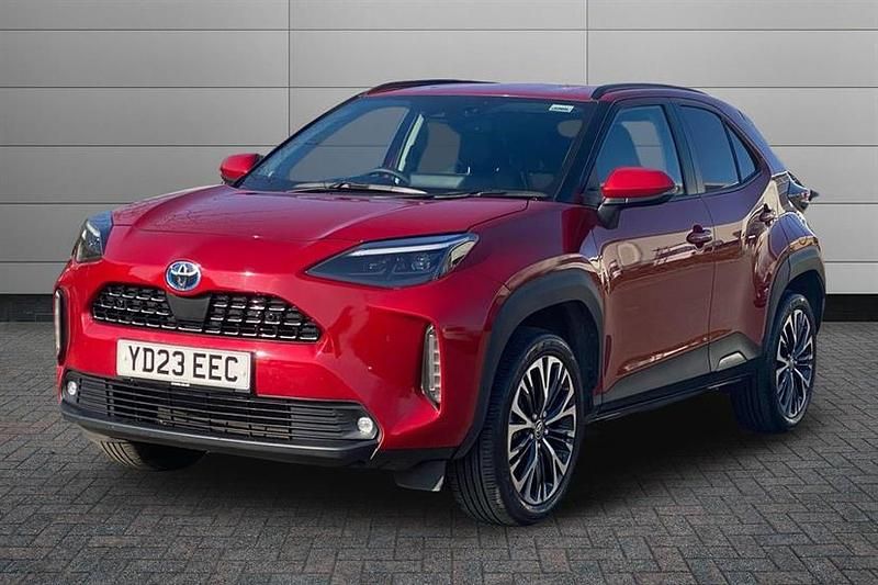 Usado Toyota Yaris Cross 116 HP (85 kW) 2023 Scarlet flare SUV