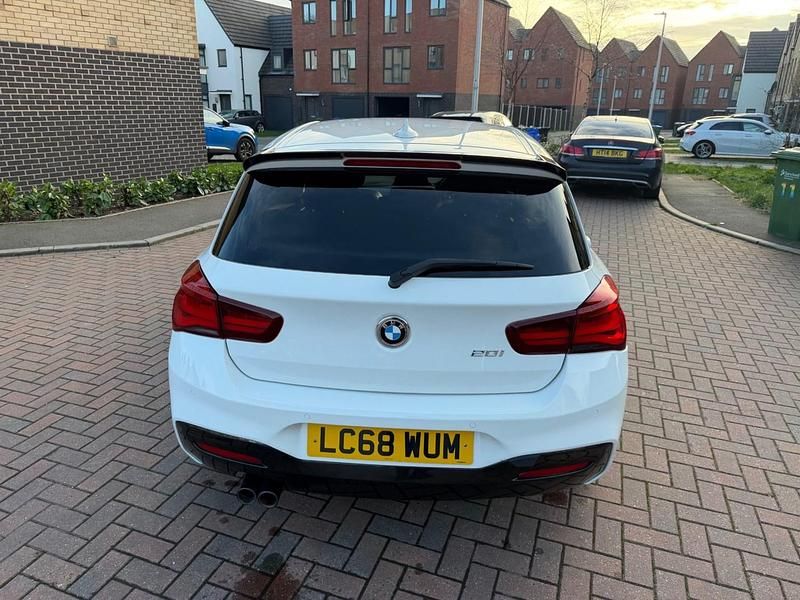 Begagnad BMW 120 Efficient Dynamics 2018 Vit Halvkombi