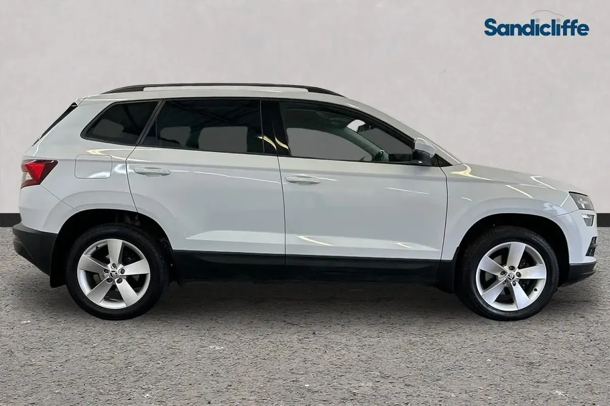 Used Skoda Karoq SE 116 HP (85 kW) 2018 White SUV