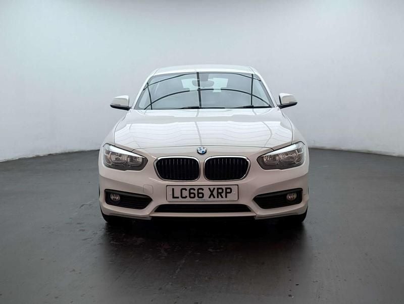 Used BMW 118 Luxury Line 2017 White Hatchback