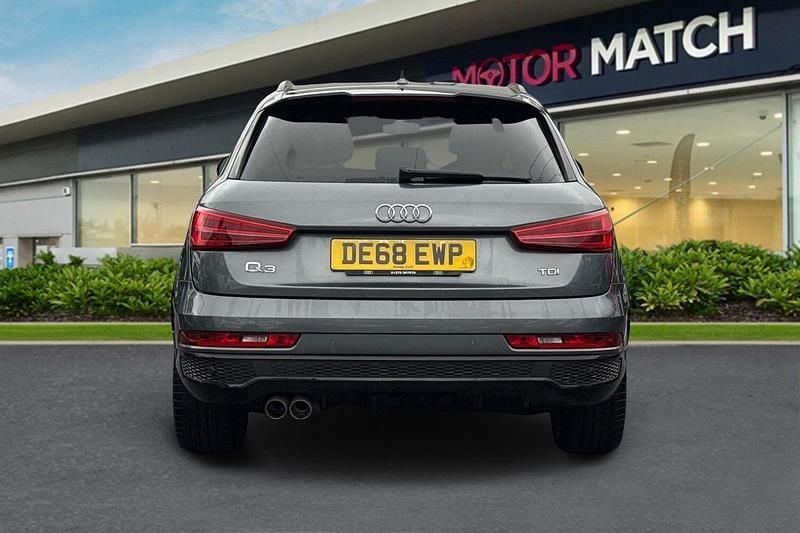 Begagnad Audi Q3 Black Edition 2018 Grå SUV