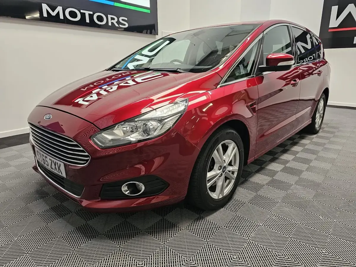 Used Ford S-MAX Titanium 150 HP (110 kW) 2015 Red MPV