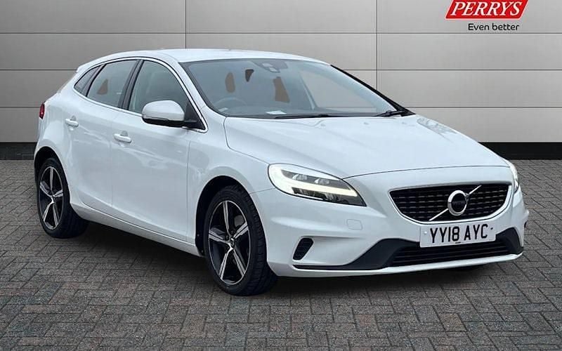 Used 2019 Volvo V40 R-Design Estate | £11,599 (Fair price) - Image 1/3