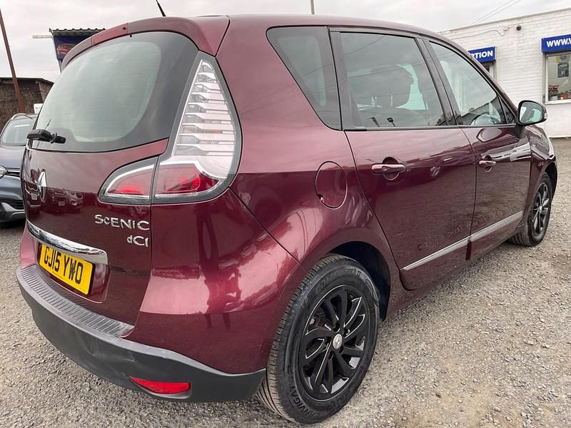 Used Renault Scénic III Dynamique 110 HP (80 kW) 2015 Red MPV