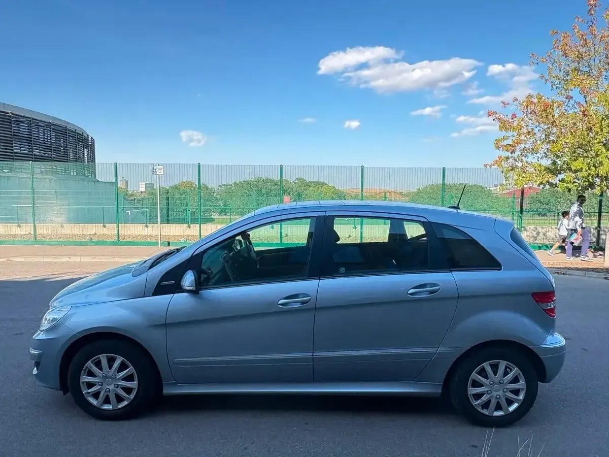 Used Mercedes B180 SE 2010 Blue MPV