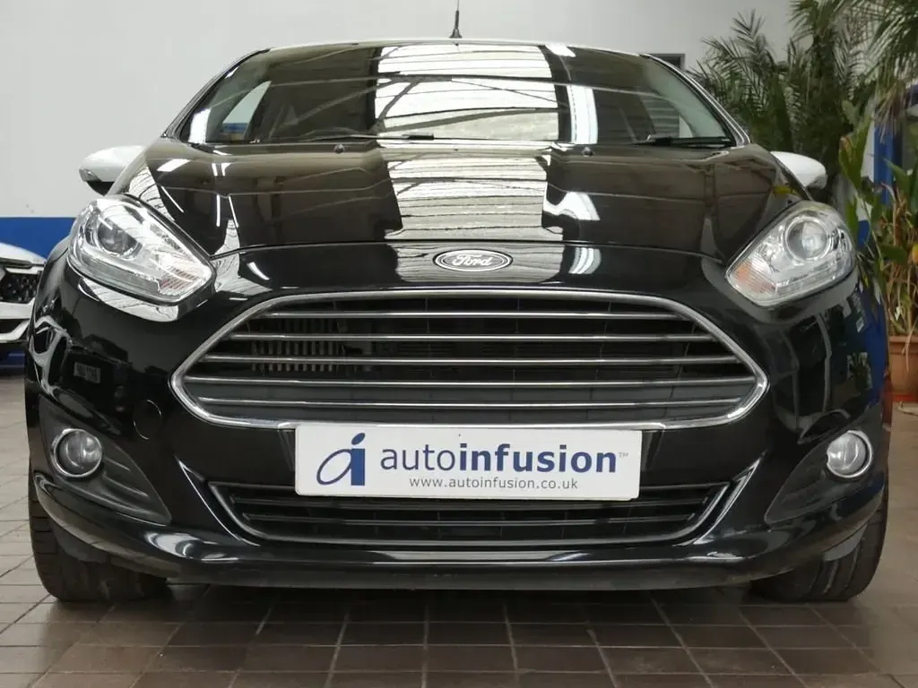 Usado Ford Fiesta Zetec 2016 Negro Utilitario