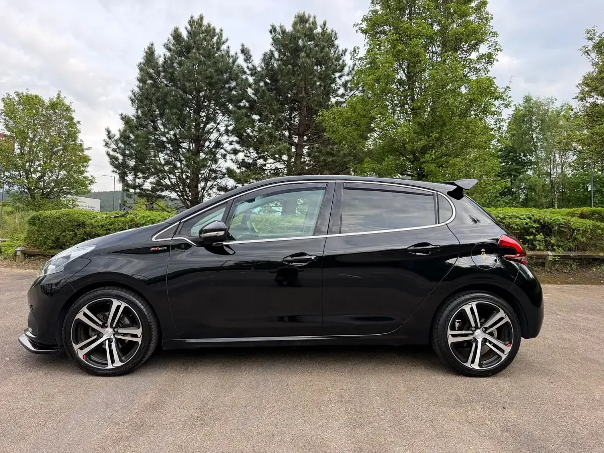 Used Peugeot 208 GT-line 2018 Black Hatchback