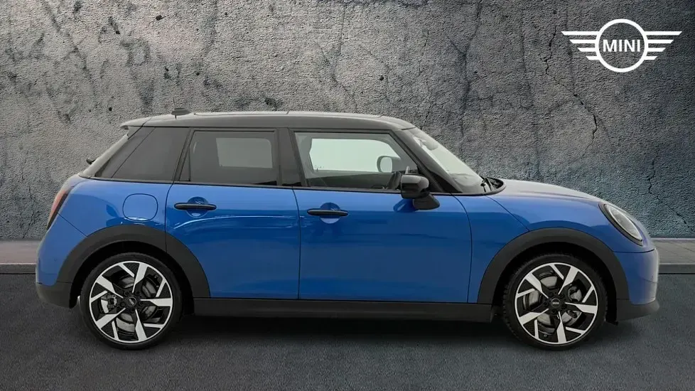 Used Mini Cooper Hatch 113 kW (154 HP) 2025 Blue Hatchback