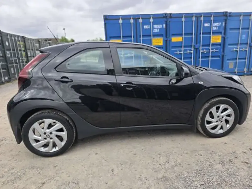 Used Toyota Aygo X PURE 72 HP (52 kW) 2023 Black SUV