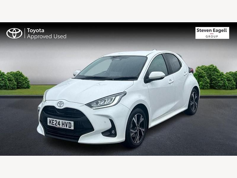 Used Toyota Yaris Hybrid Design 2024 White Hatchback