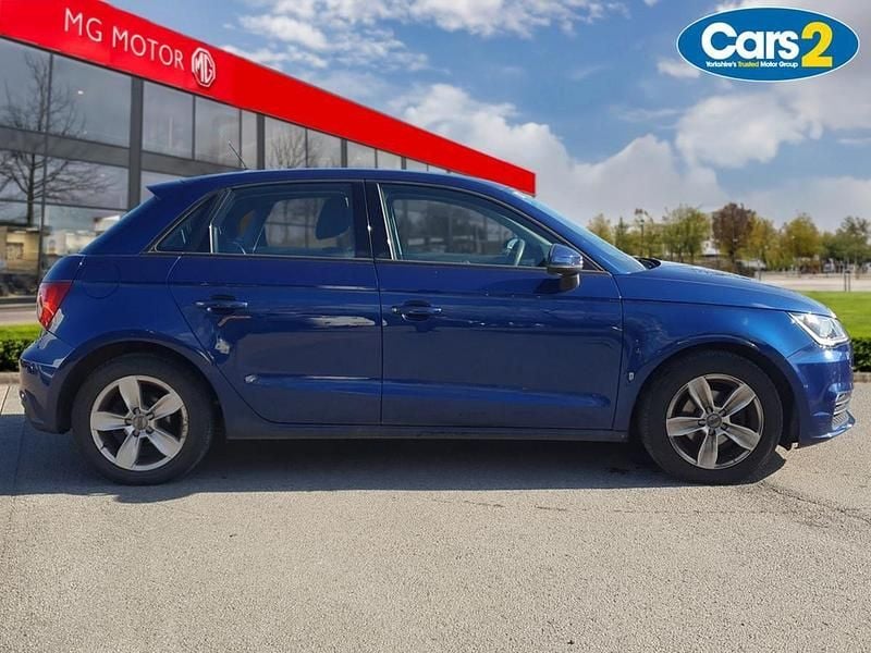 Usado Audi A1 Design 94 HP (69 kW) 2016 Azul Citadino