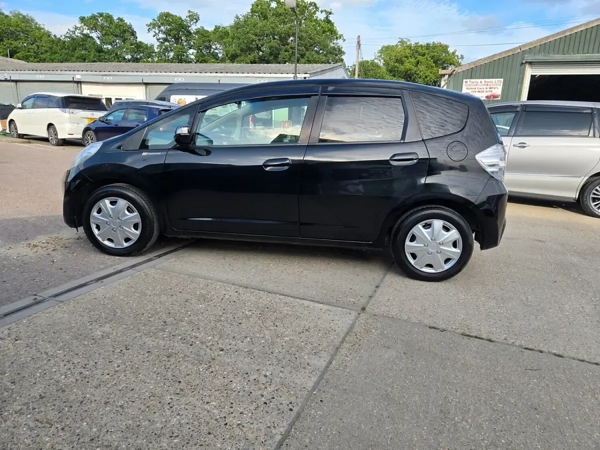 Used Honda Jazz Hybrid 102 HP (75 kW) 2011 Black Hatchback