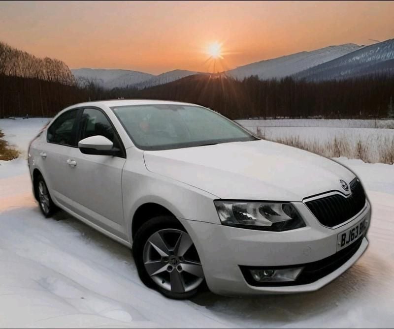 Used Skoda Octavia Elegance 2013 White Hatchback