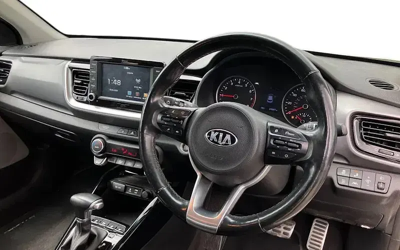 Used Kia Stonic Advance 120 HP (88 kW) 2019 White SUV