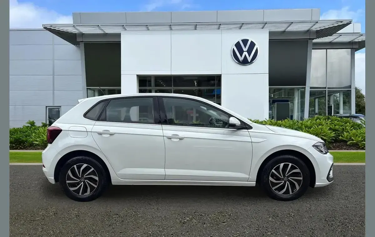 Used VW Polo Life 95 HP (69 kW) 2024 White Hatchback
