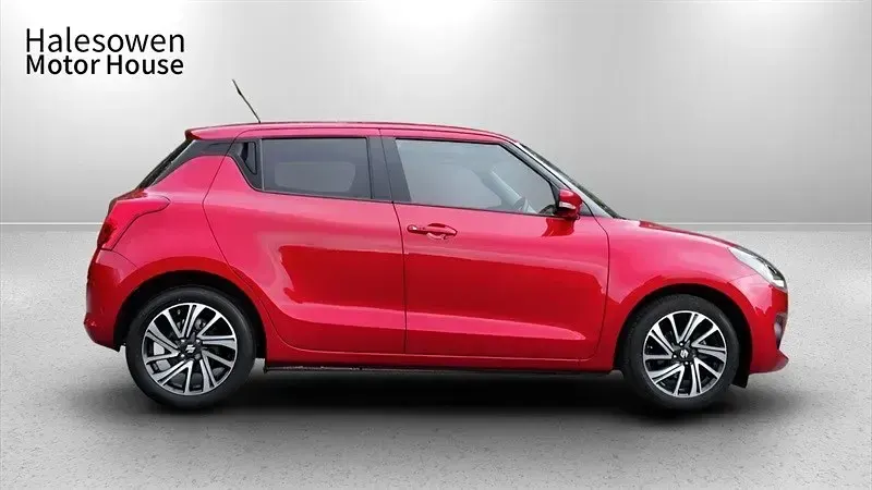 Begagnad Suzuki Swift SZ5 83 HK (61 kW) 2024 Röd Halvkombi