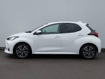 Used Toyota Yaris Hybrid Design 116 HP (85 kW) 2023 White Hatchback