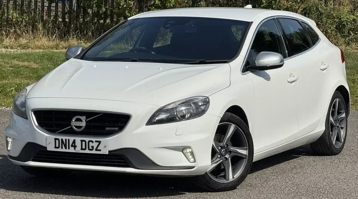 Used Volvo V40 R-Design 2014 White Hatchback