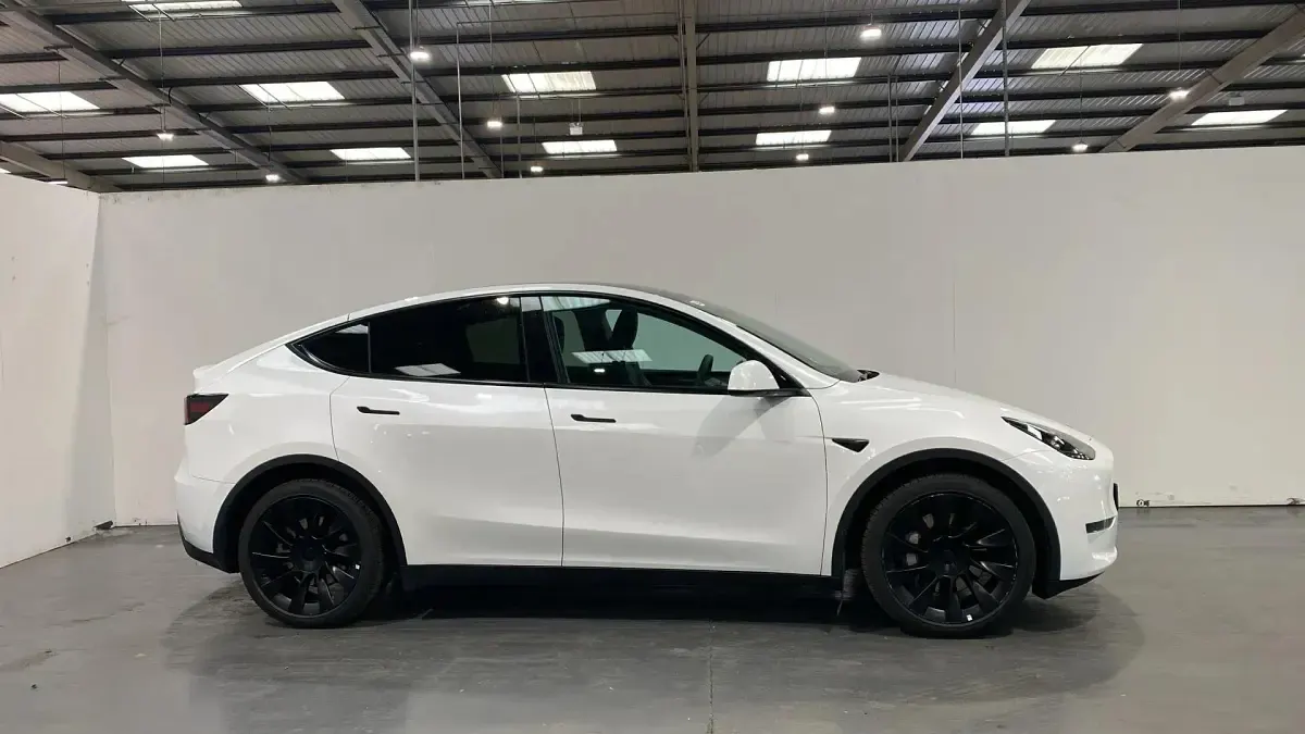 Used Tesla Model Y Long Range AWD 282 kW (384 HP) 2023 White SUV