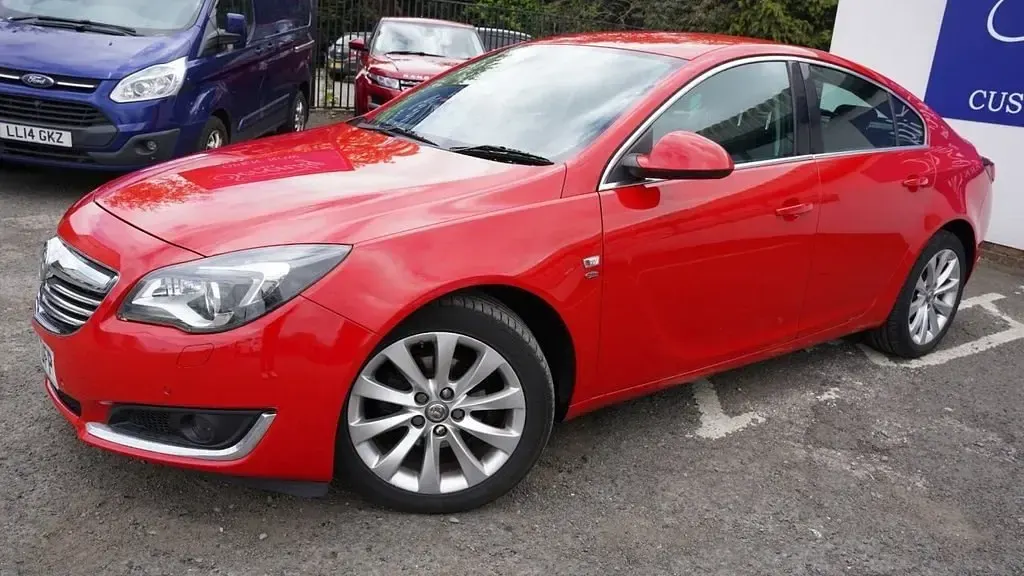 Second-hand Vauxhall Insignia Elite 140 CP (102 kW) 2014 Roșu Hatchback