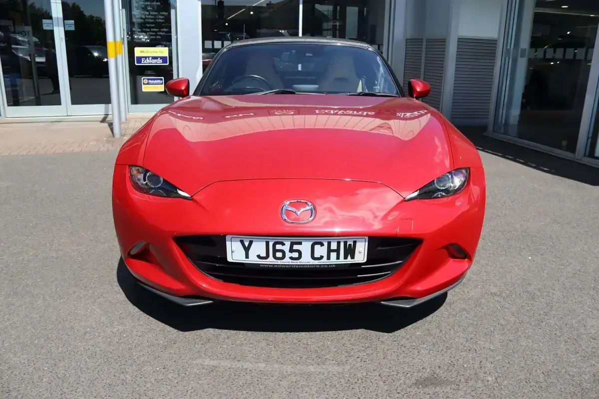 Used Mazda MX5 Inclusive 160 HP (117 kW) 2015 Soul red Cabriolet
