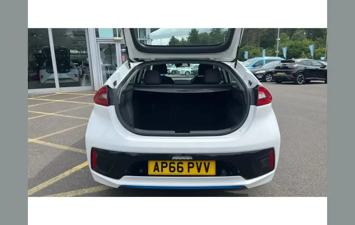 Used Hyundai Ioniq Premium 141 HP (103 kW) 2016 White Hatchback