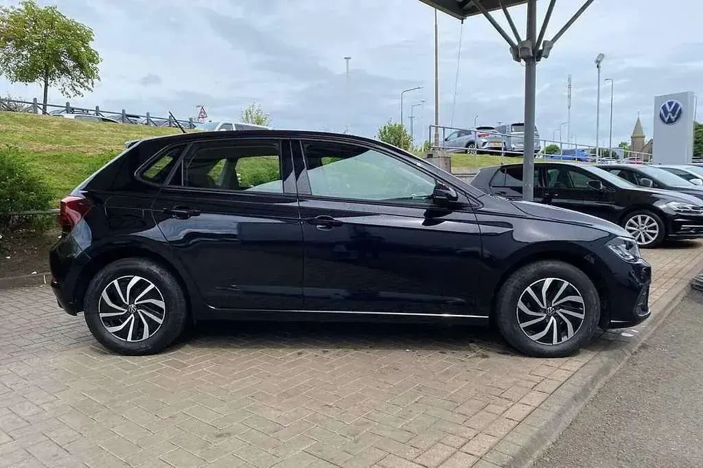 Used VW Polo Life 95 HP (69 kW) 2022 Black Hatchback
