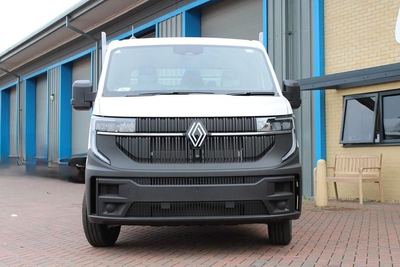 White New 2025 Renault Master Van | £35,495 - Image 1/4