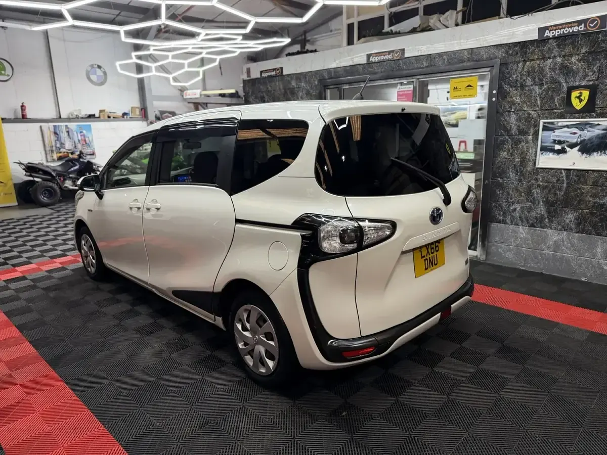 Used Toyota Sienta 2017 White MPV