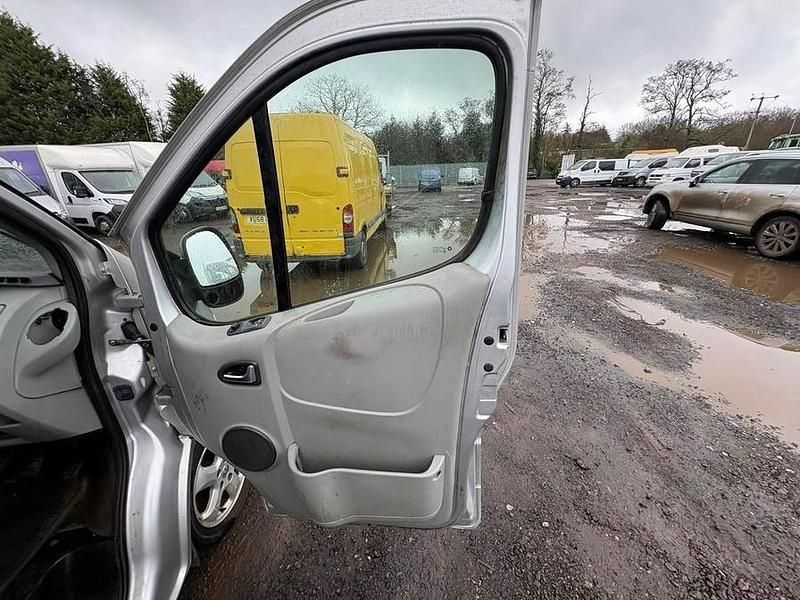 Used Vauxhall Vivaro Sportive 115 HP (84 kW) 2014 Silver MPV