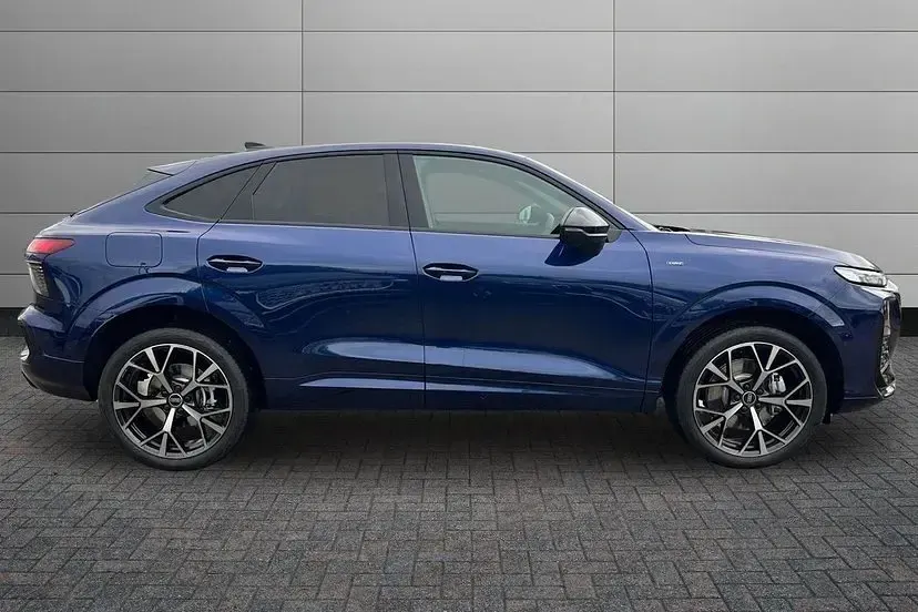 Used Audi Q3 Sportback Comfort 268 HP (197 kW) 2026 Navarra blue SUV
