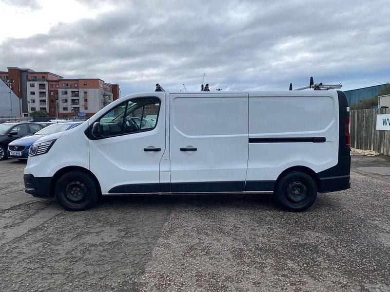 Used Renault Trafic Business 128 HP (94 kW) 2022 White MPV